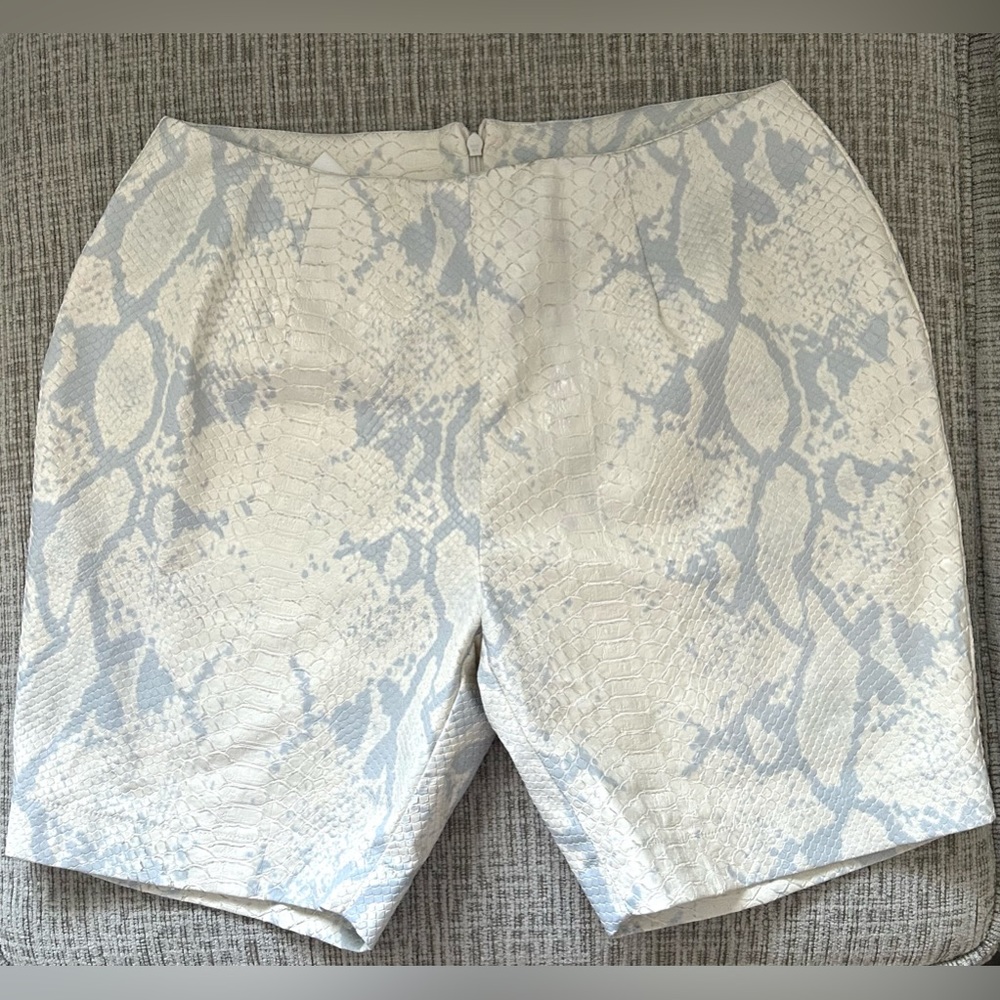 GCDS - White & Light Blue Snakeskin Embossed Faux Leather Shorts Sz S